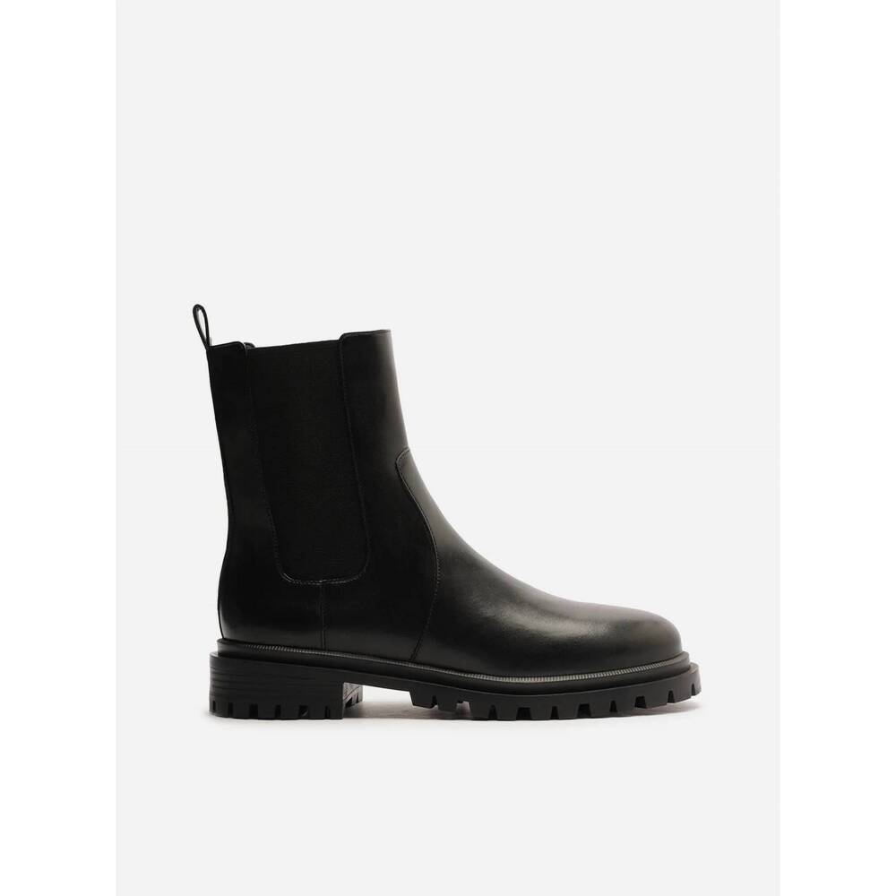 NEW AREZZO women's chelsea leather boots in black